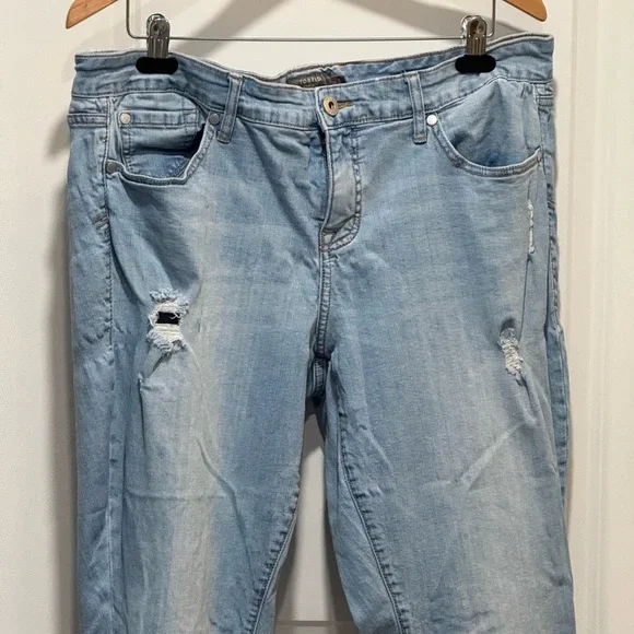 Torrid Jeans Cropped Boyfriend Distressed Feel The Fit Vintage Stretch Denim - Picture 3 of 8